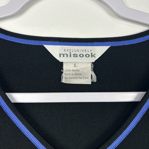 Exclusively Misook Black Blue V-Neck Sleeveless Blouse Size Large - Picture 2 of 5